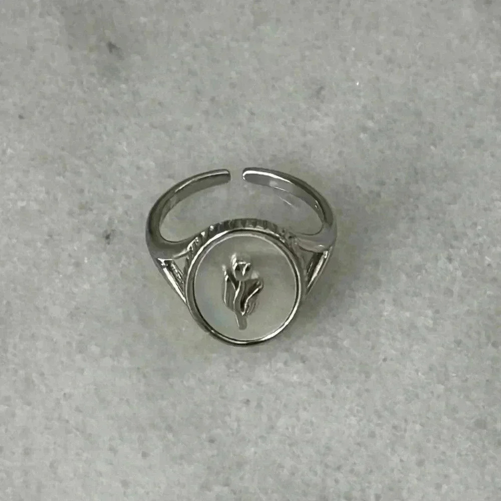 Silver Vintage Style Romantic Rose Pendant Ring 

Brand New